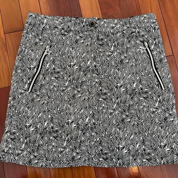 Swing Out Sister Black White Leaves Golf Skirt Size 8 Athletic Skort Preppy - Picture 1 of 8